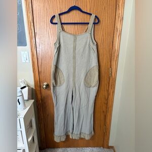 NWT Waffle material Overalls with contrasting Pockets and Ruffle hem.
